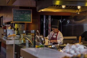 Se sirven desayunos, almuerzos, cenas y cocina internacional 