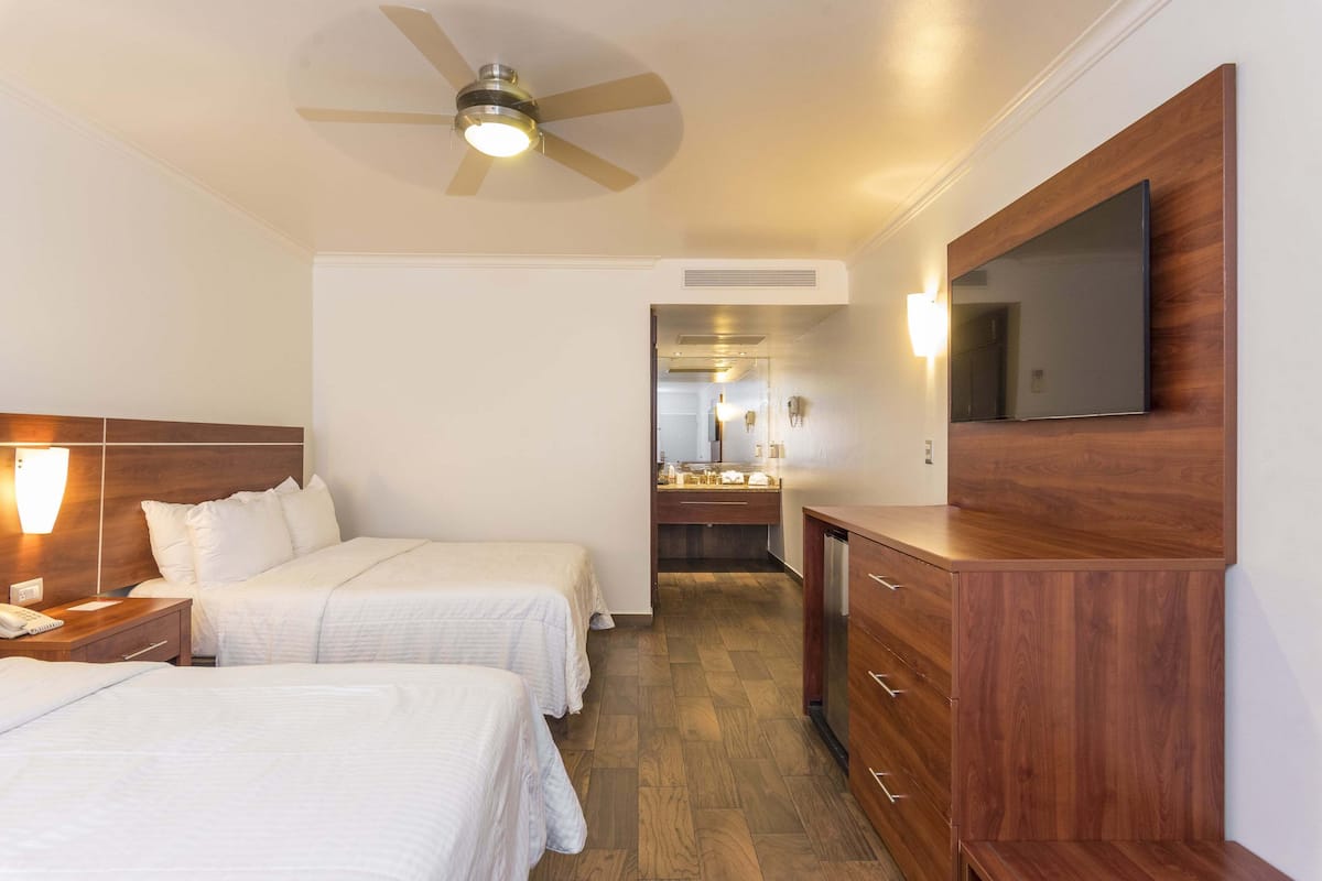 Double Room | In-room safe, desk, iron/ironing board, free WiFi