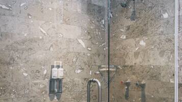 Standard Room | Bathroom | Free toiletries, hair dryer, towels
