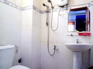 Doccia, set di cortesia gratuito, asciugacapelli, pantofole