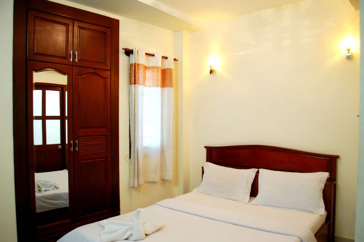 Standard Double Room | In-room safe, desk, blackout drapes, free WiFi