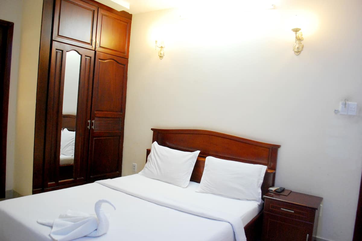 In-room safe, desk, blackout curtains, free WiFi