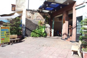 Property entrance - Mai Phuong Thao Hotel (Ho Chi Minh City)