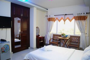 Deluxe Double Street View - Mai Phuong Thao Hotel (Ho Chi Minh City)