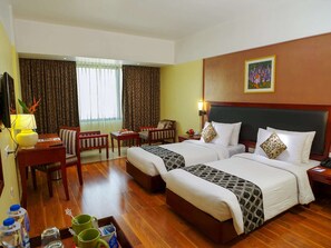 Ropa de cama de alta calidad, minibar, caja fuerte y escritorio