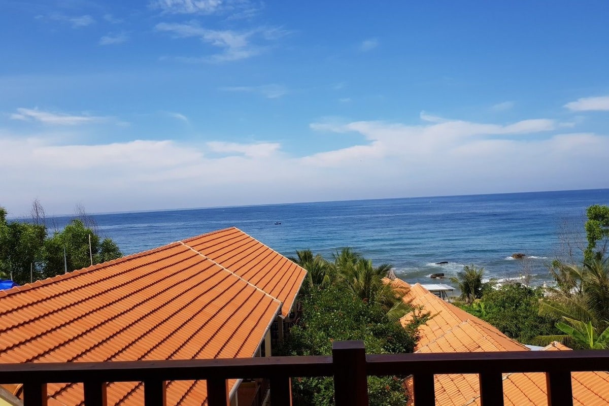 Deluxe Double Room, Partial Sea View | Living area