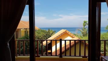 Ducha, pantuflas, toallas