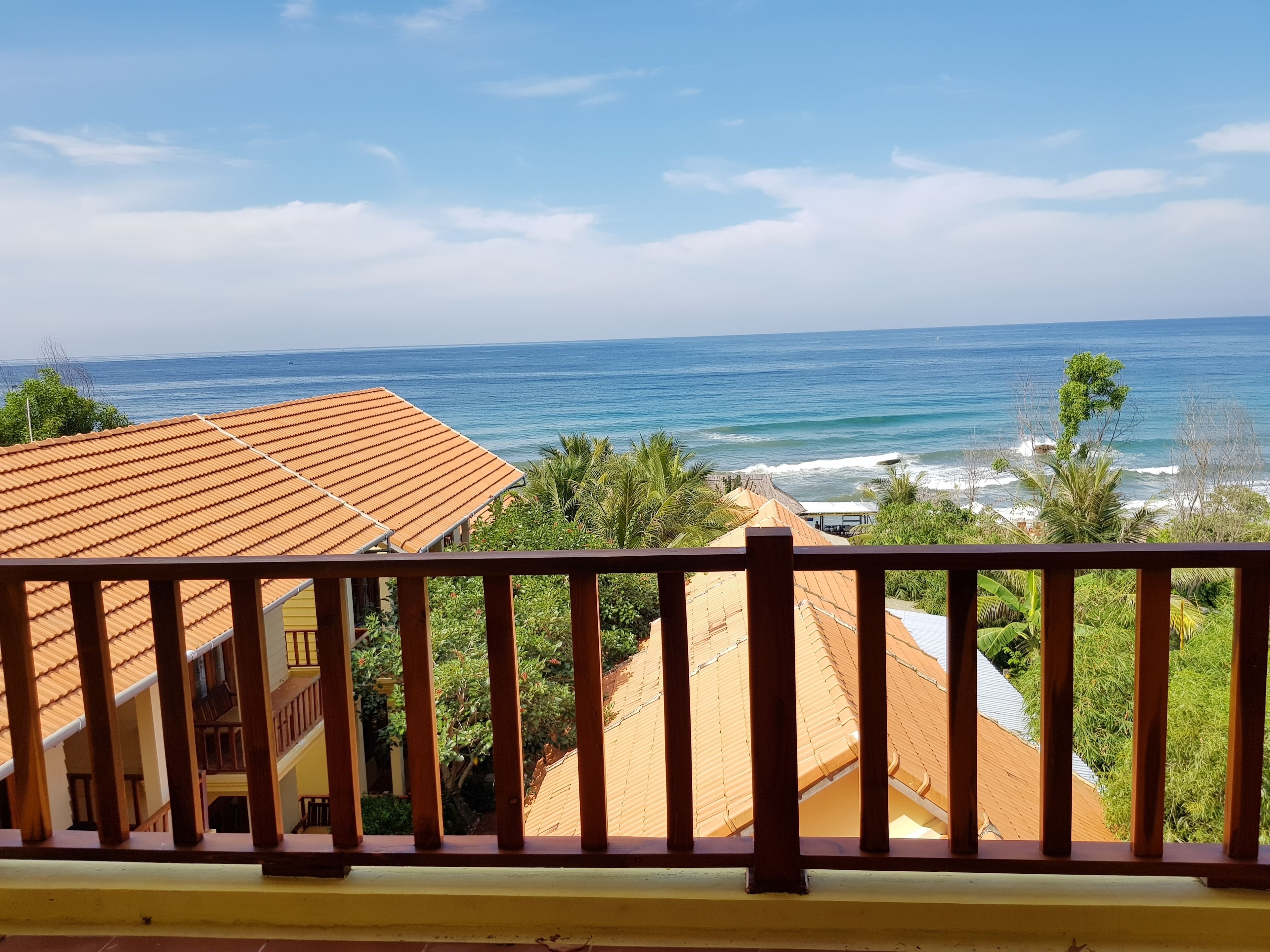 Shower, slippers, towels - Viet Thanh Resort (Phu Quoc)