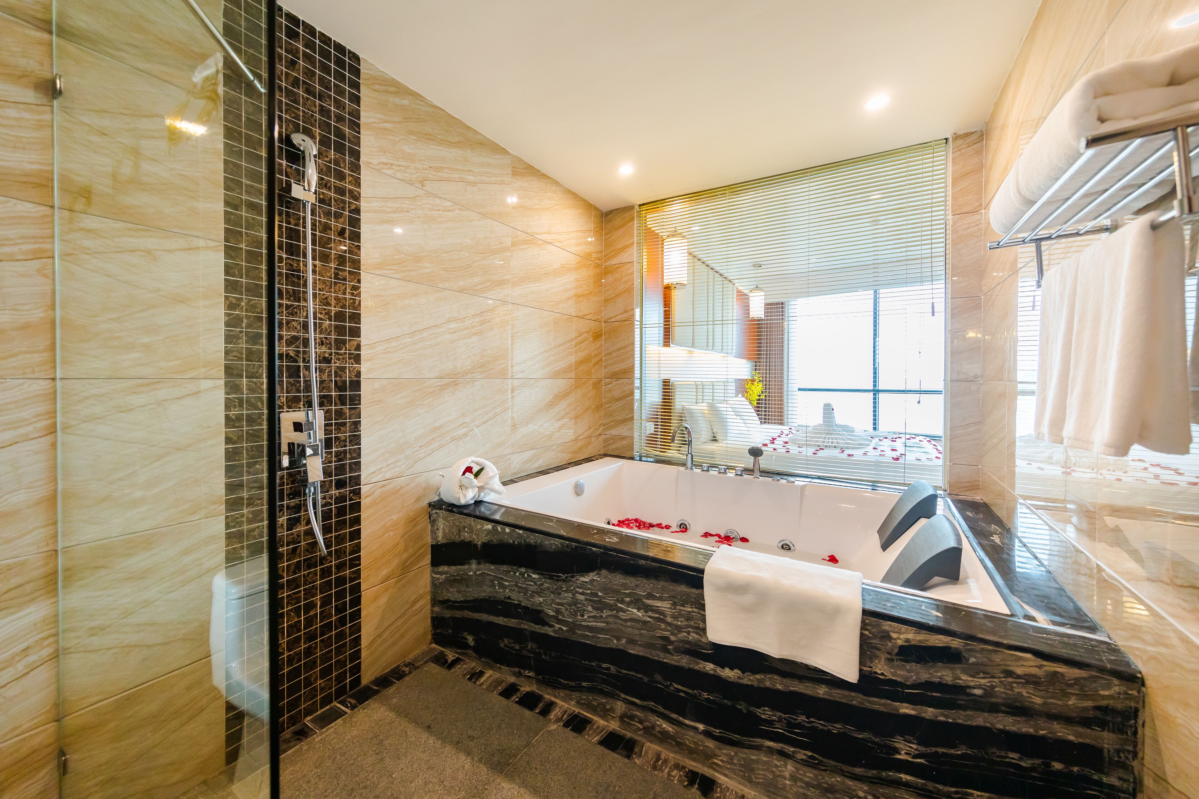 Premium Double Room | Bathroom | Free toiletries, hair dryer, bathrobes, slippers