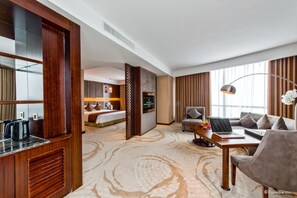 Executive Suite | Free minibar items, in-room safe, desk, soundproofing