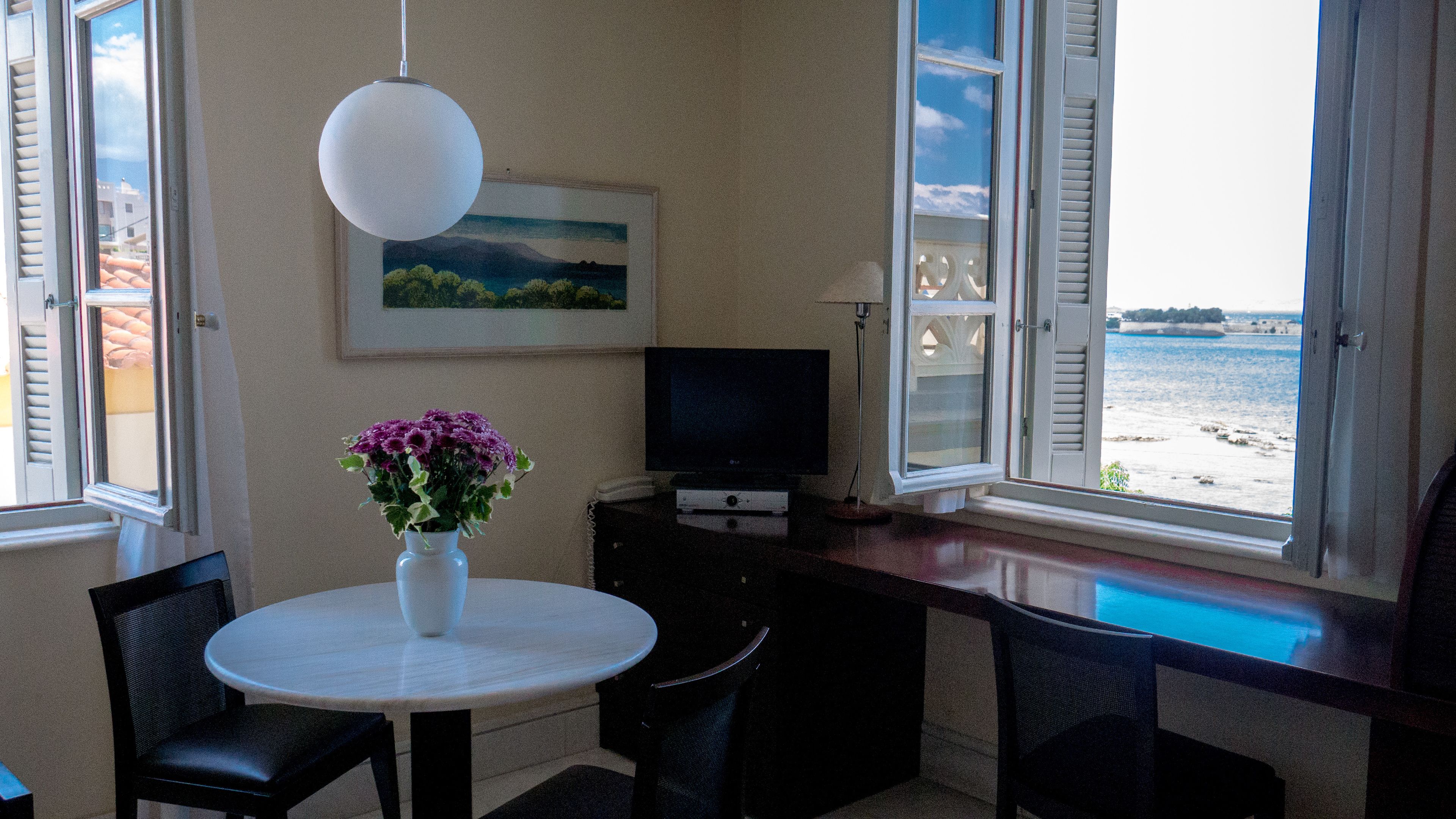 suite (maisonette) | living room | tv