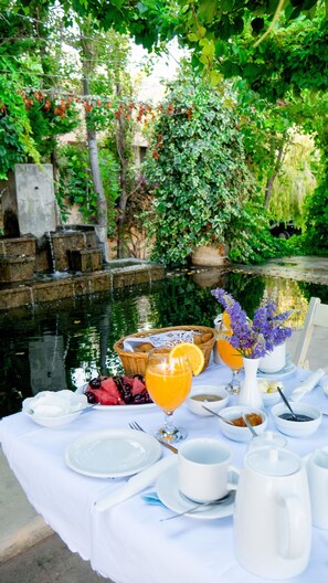 Desayuno continental gratuito y diario