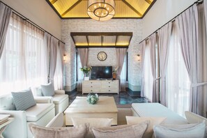 Mansion | Living area