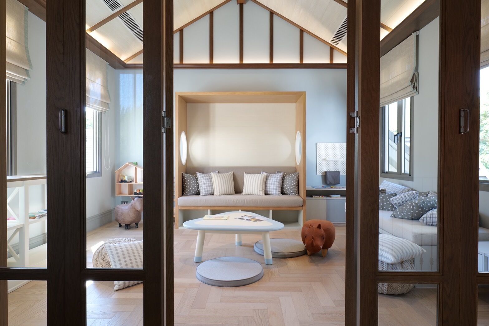 Courtyard | Premium bedding, free minibar, in-room safe, desk