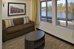 Studio Suite, 1 King Bed with Sofa bed, River View | In-room safe, desk, blackout drapes, iron/ironing board