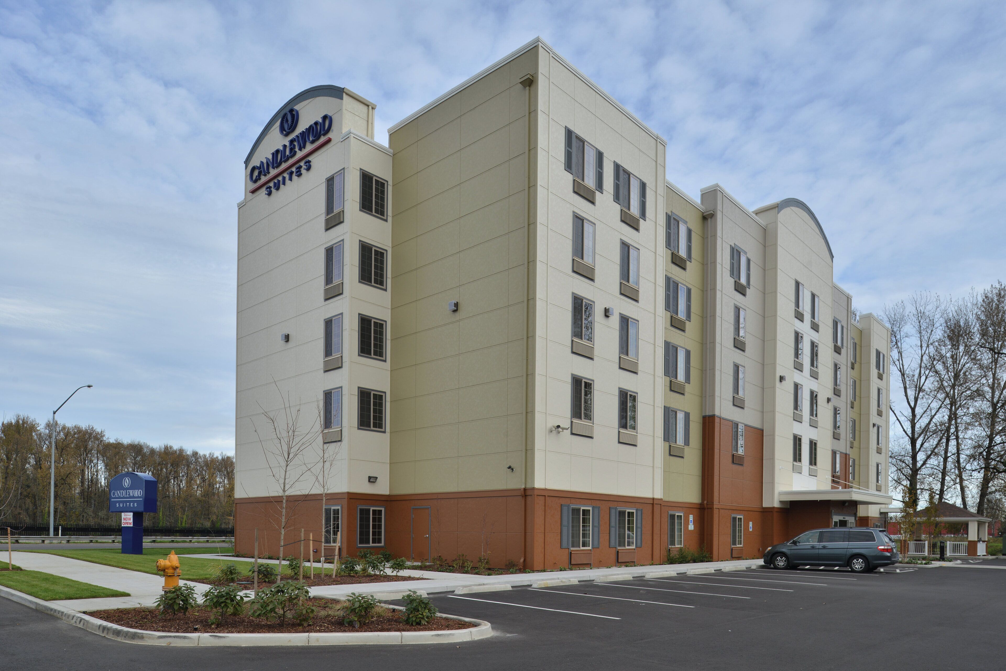 A multi-story hotel with a prominent signage for Candlewood Suites.