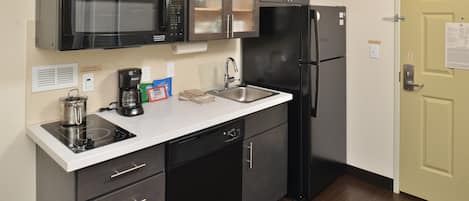 Full-size fridge, microwave, stovetop, dishwasher