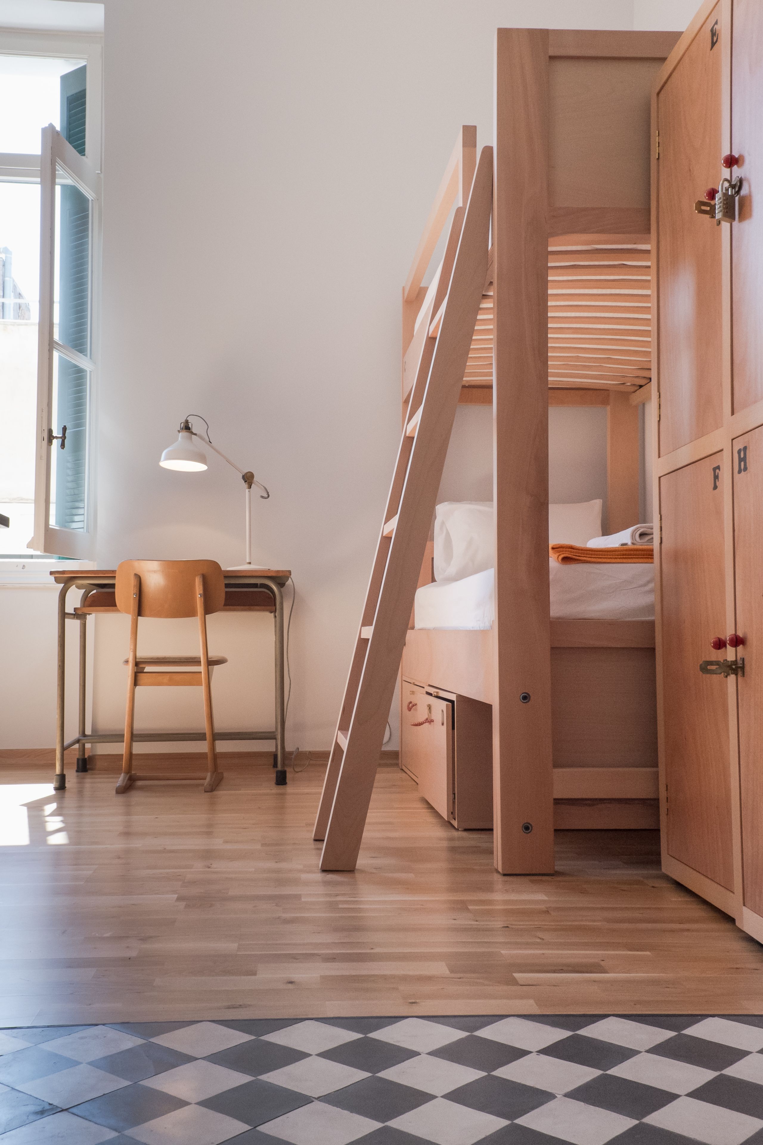 In-room safe, soundproofing, free WiFi, bed sheets