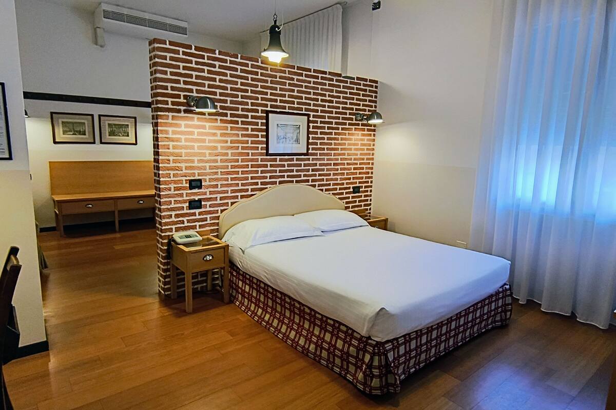 suite | 1 bedroom, minibar, in-room safe, desk