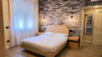 Suíte | 1 quarto, frigobar, cofres nos quartos, escrivaninha