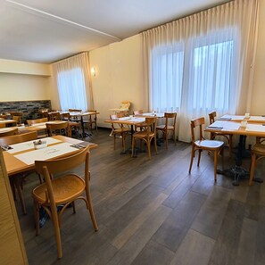 Frokostbuffé hver dag (EUR 15 per person)