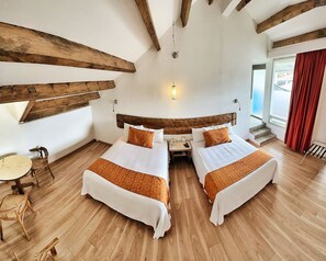 In-room safe, iron/ironing board (on request), free cots/infant beds - Hotel Ciudad Real Centro Histórico (San Cristóbal de las Casas)