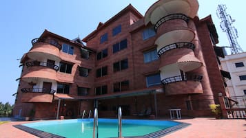 Outdoor pool, pool loungers