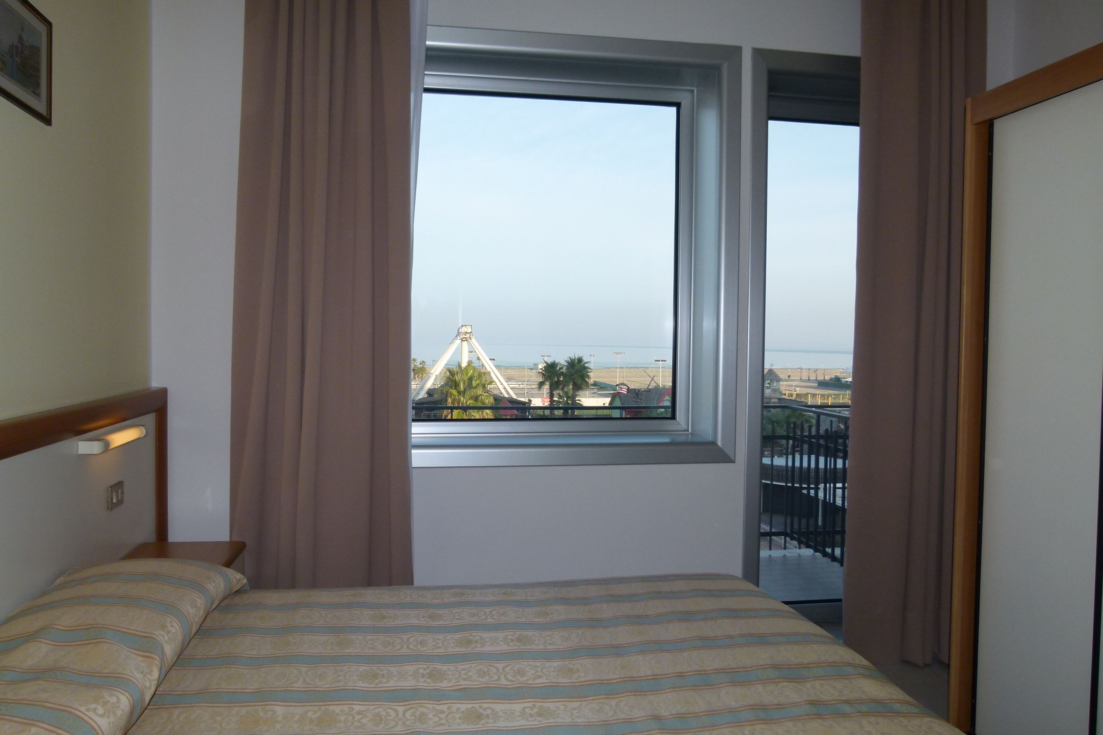 double or twin room, sea facing | minibar, in-room safe, individually decorated, individually furnished