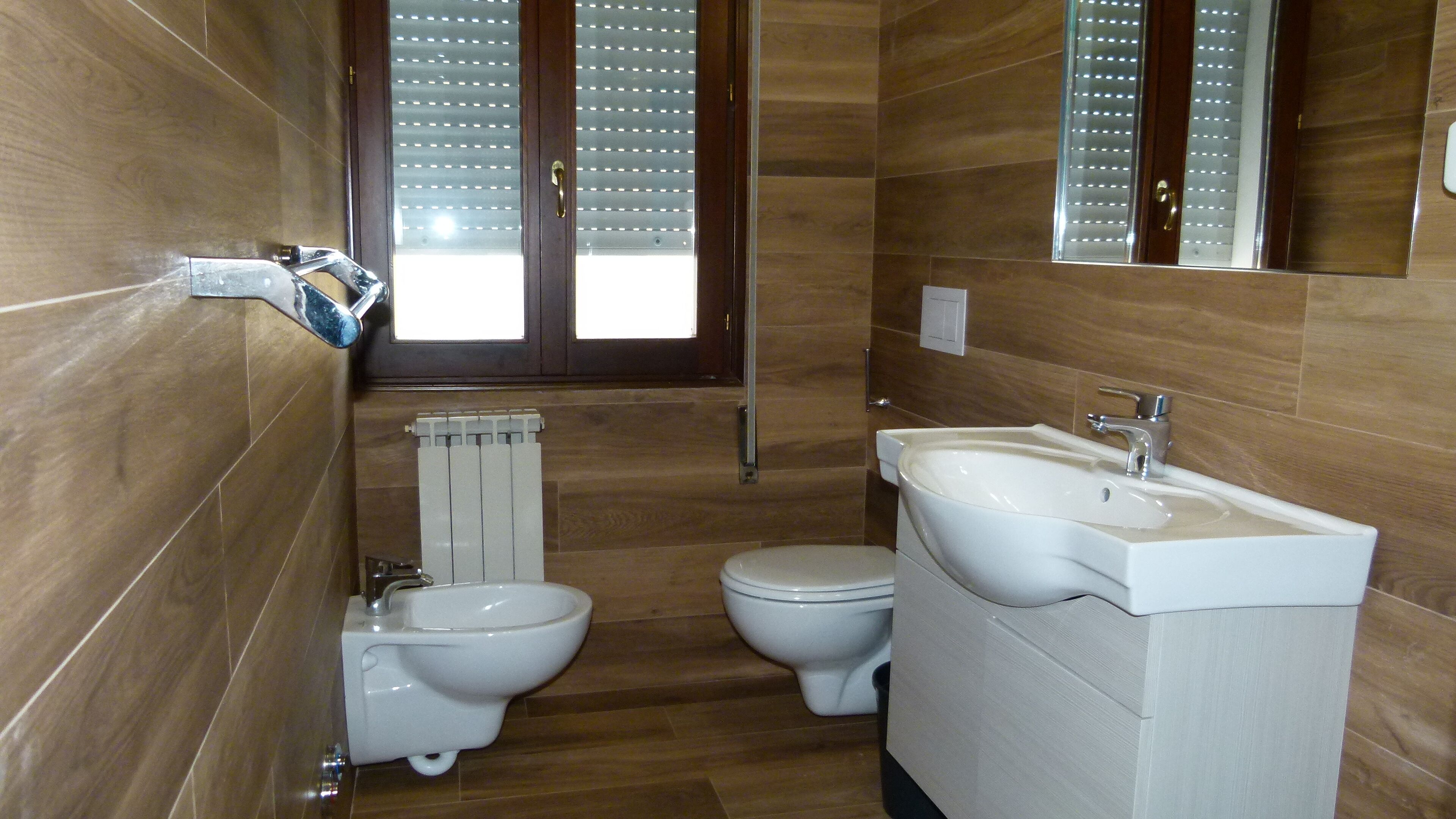 shower, rainfall showerhead, hair dryer, bidet