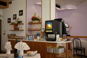 Desayuno bufé gratuito y diario