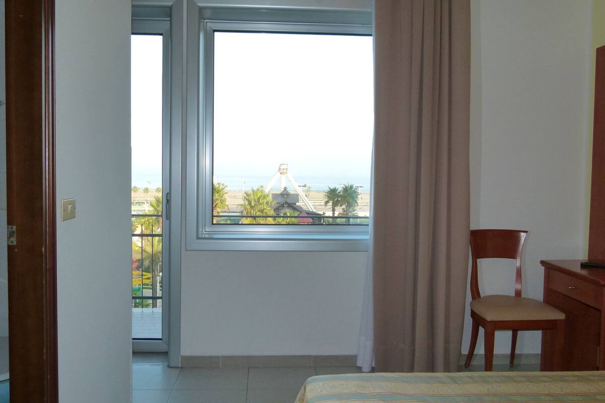 double or twin room, sea facing | minibar, in-room safe, individually decorated, individually furnished