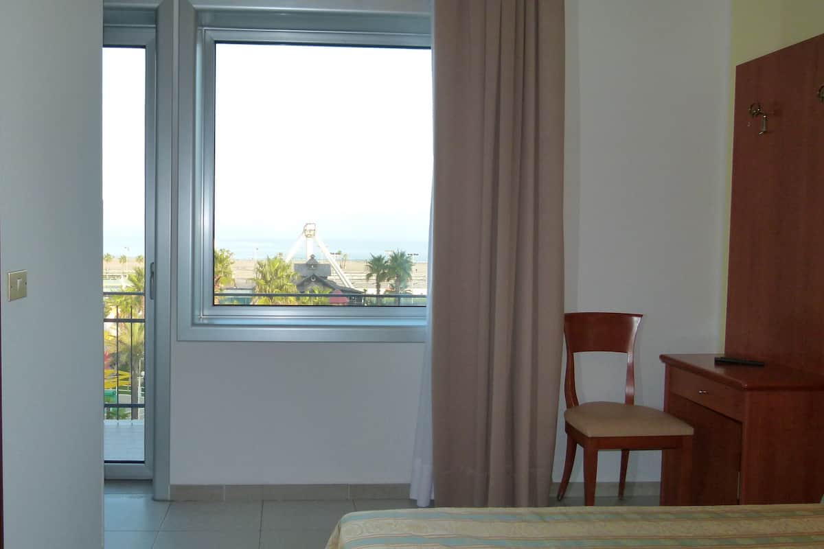 Double or Twin Room, Sea Facing | Minibar, in-room safe, individually decorated, individually furnished