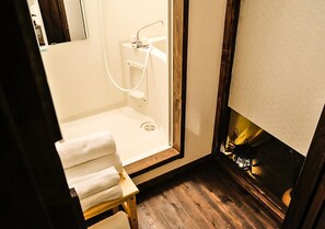 Free toiletries, hair dryer, slippers, towels - Kyoto Miyabi Inn -Only one group a day- (Kyoto)