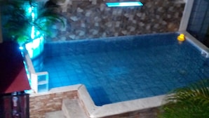 Indoor spa tub - Cabinas Madeleine (Puntarenas)