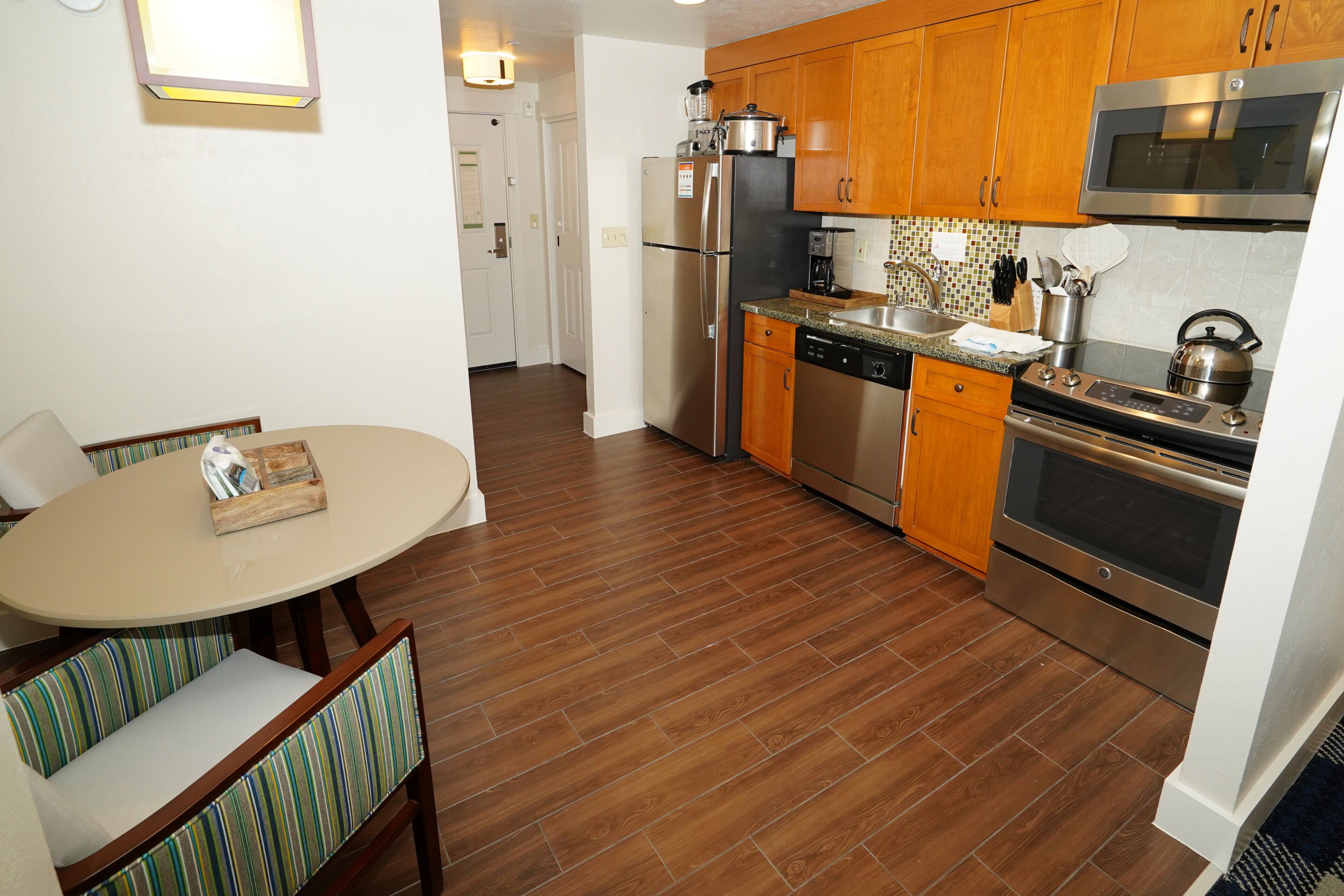 studio, kitchen | private kitchen | cleaning supplies, paper towels