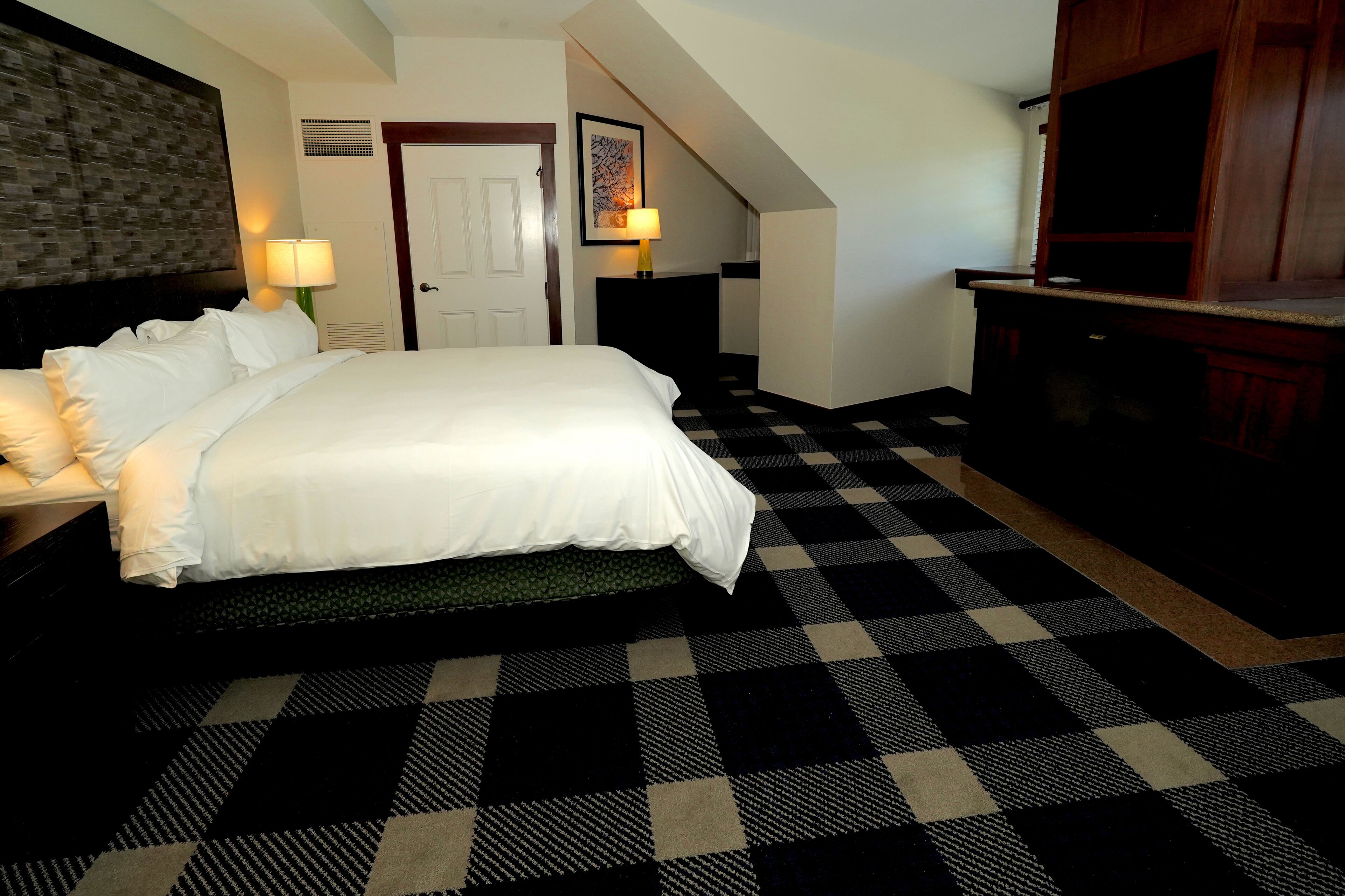 penthouse, 2 bedrooms, 3 bathrooms, kitchen | in-room safe, blackout curtains, iron/ironing board