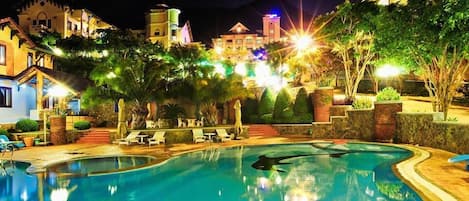 Outdoor pool, pool umbrellas, sun loungers