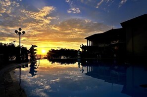 Outdoor pool, pool umbrellas, pool loungers - Beachfront Hotel (Ho Chi Minh City)
