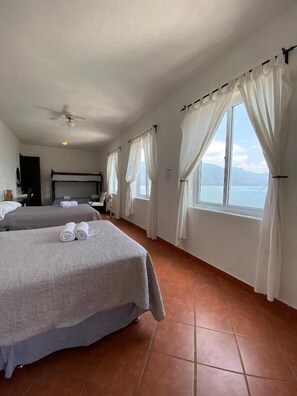 Comfort Room, Lake View