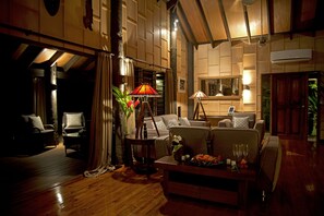 The Peak | Premium bedding, minibar, in-room safe, free WiFi - Emaho Sekawa Resort (Savusavu)