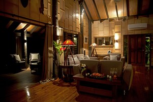 The Peak | 高档床上用品、迷你吧、客房内保险箱、免费 WiFi