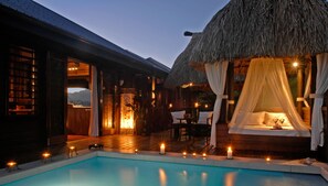 3 outdoor pools, pool loungers