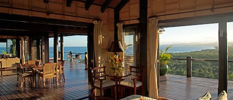 Villa Emaho | Premium bedding, minibar, in-room safe, free WiFi