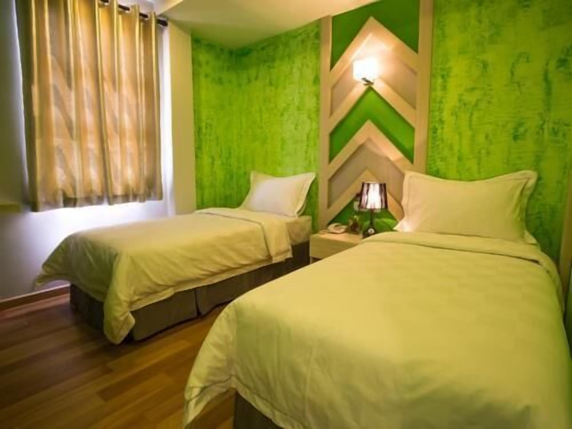 Blackout drapes, soundproofing, free WiFi, bed sheets