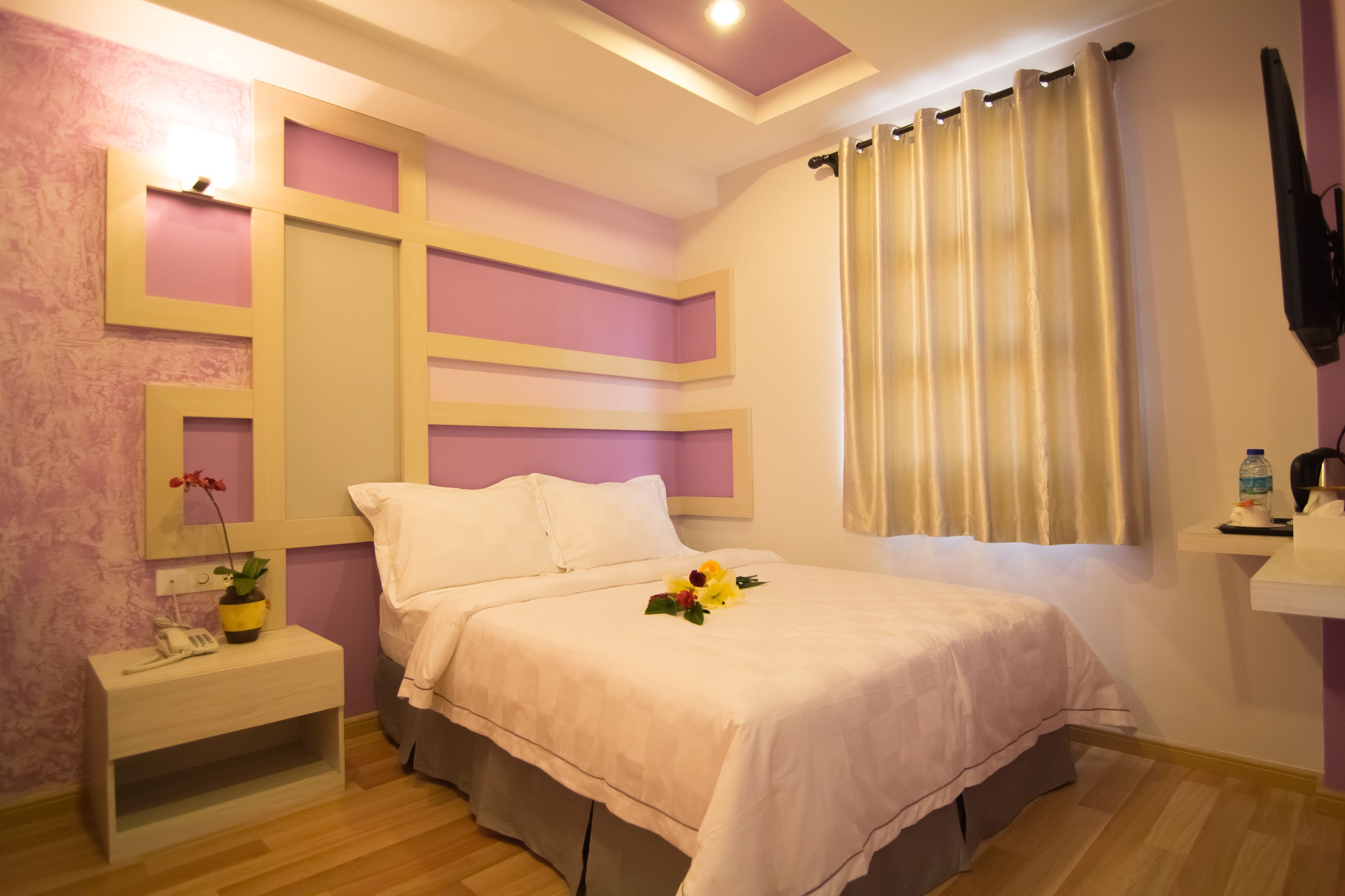 Blackout drapes, soundproofing, free WiFi, bed sheets
