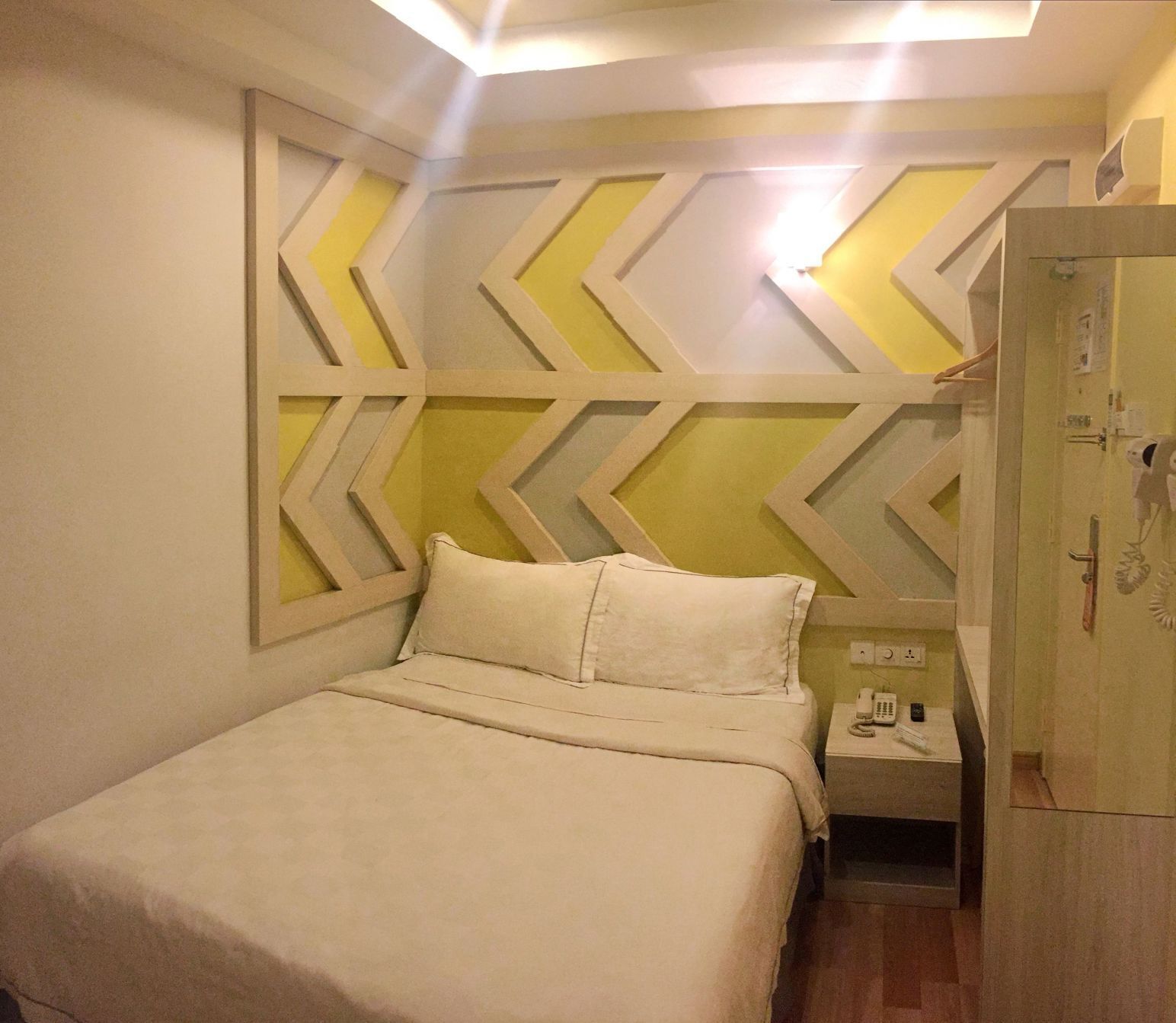 Blackout drapes, soundproofing, free WiFi, bed sheets