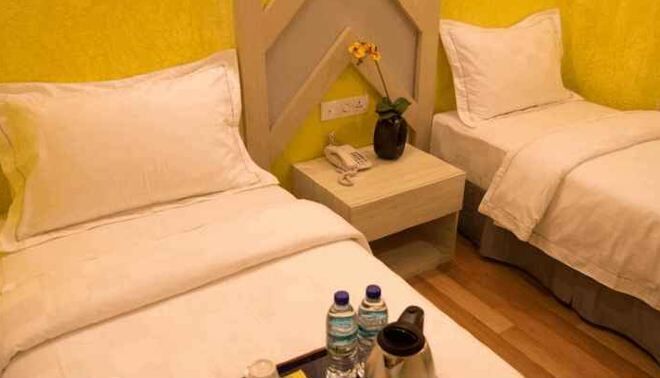 ستائر تعتيم وتجهيزات عازلة للصوت وواي فاي مجانًا وملاءات أسرّة