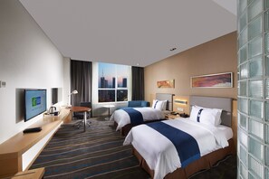 Premium bedding, down comforters, Select Comfort beds, in-room safe - Holiday Inn Express Luoyang City Center by IHG (Luoyang)
