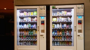 Two vending machines with a variety of beverages and snacks. - Holiday Inn Express Luoyang City Center by IHG (Luoyang)