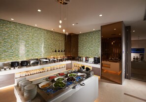 Free daily buffet breakfast - Holiday Inn Express Luoyang City Center by IHG (Luoyang)